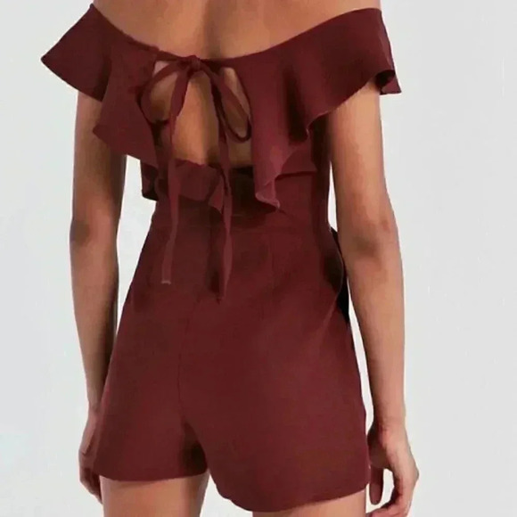 URBAN Outfitters Oh My Love Water Lily Wine Off Ruffled The Shoulder Romper Sz M - Picture 4 of 8